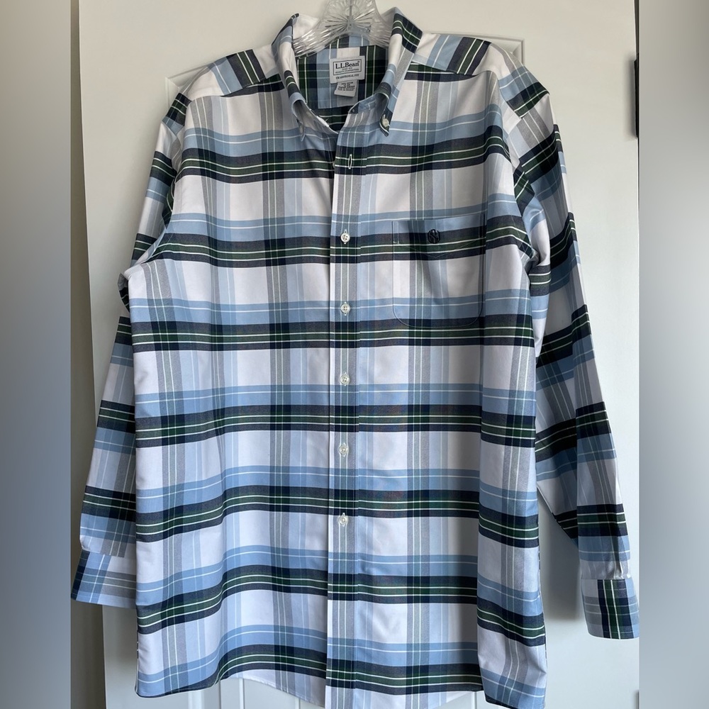 L.L. Bean wrinkle-free classic Oxford dress shirt, buttons down front, men’s.